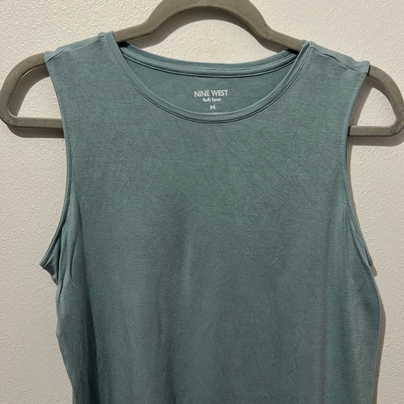 3/$10 Women’s Nine West Soft Spun Tank Top Sleeveless Size Medium Turquoise - Picture 2 of 4